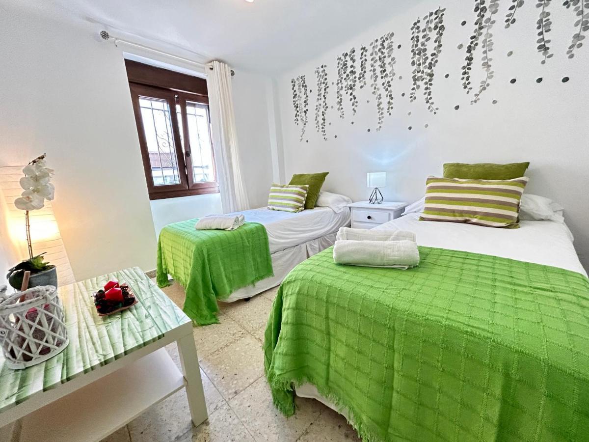 Cozy Town House With Terrace And Free Wifi Βίλα Ρόντα Εξωτερικό φωτογραφία